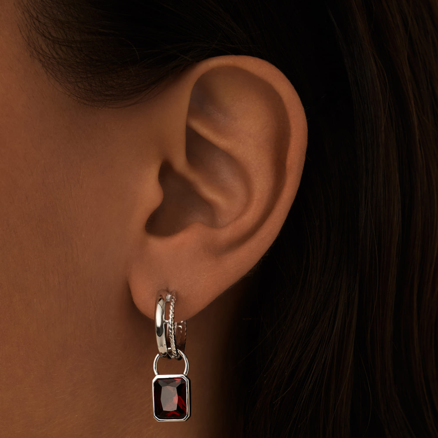 Серебряные серьги-трансформеры Бургунди MIE
Серебряные серьги-трансформеры Бургунди MIE