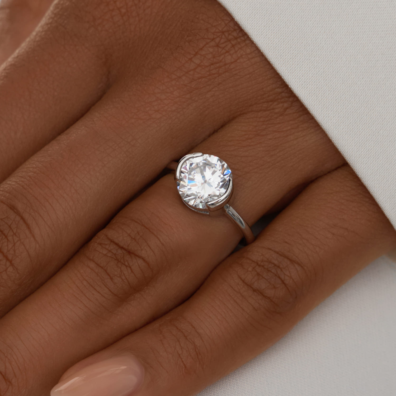 MIESTILO MIE Արծաթե մենամետաղական մատանի՝ կլոր խորանարդաձև ցիրկոնիումով