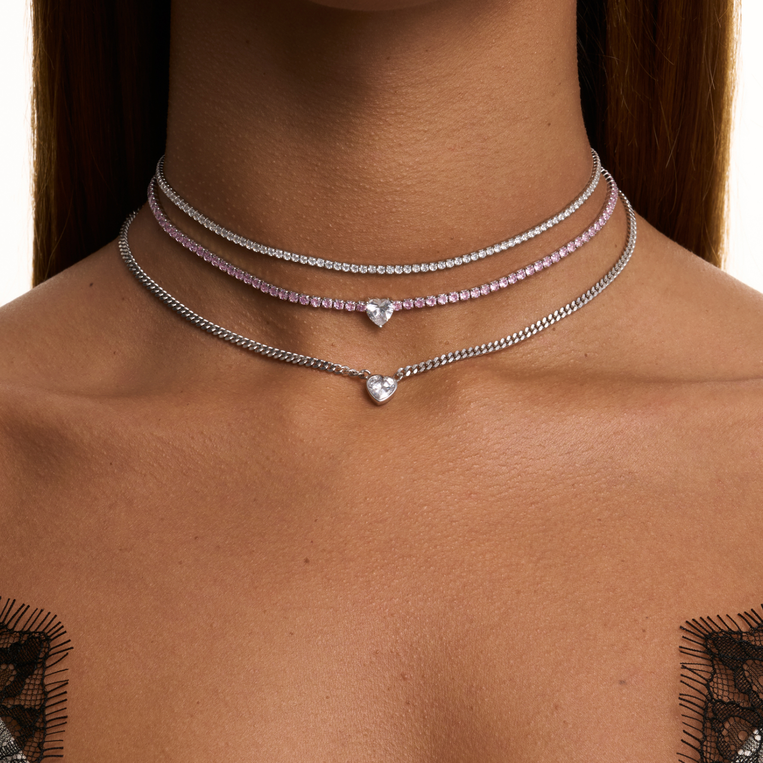 Արծաթե չոկե վզնոց՝ խորանարդ ցիրկոնե մետալով MIE