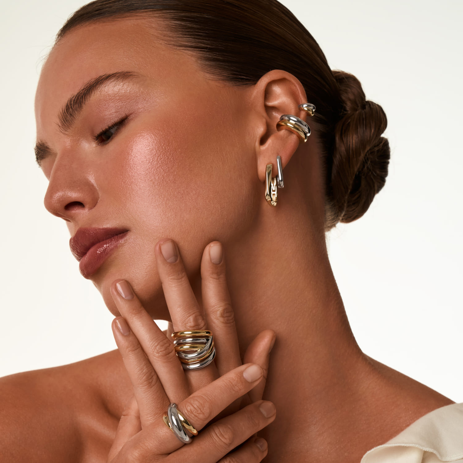 Լայն բազմաշերտ երկգույն արծաթե մատանի MIE