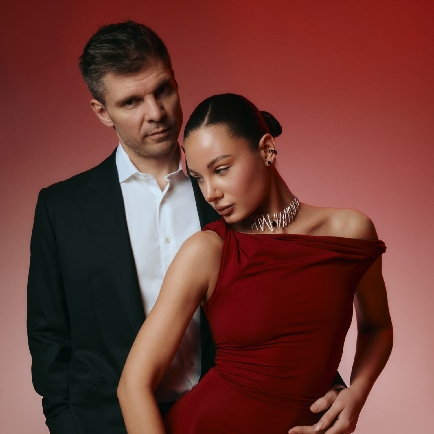 

Серебряное колье EROS с натуральным гранатом MIE