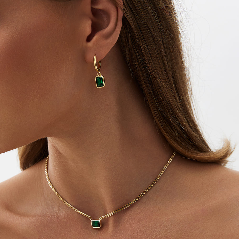 Եղիսաբեթի արծաթե վզնոց՝ խորանարդ ցիրկոնե քարերով, դեղին ոսկեջրած MIE