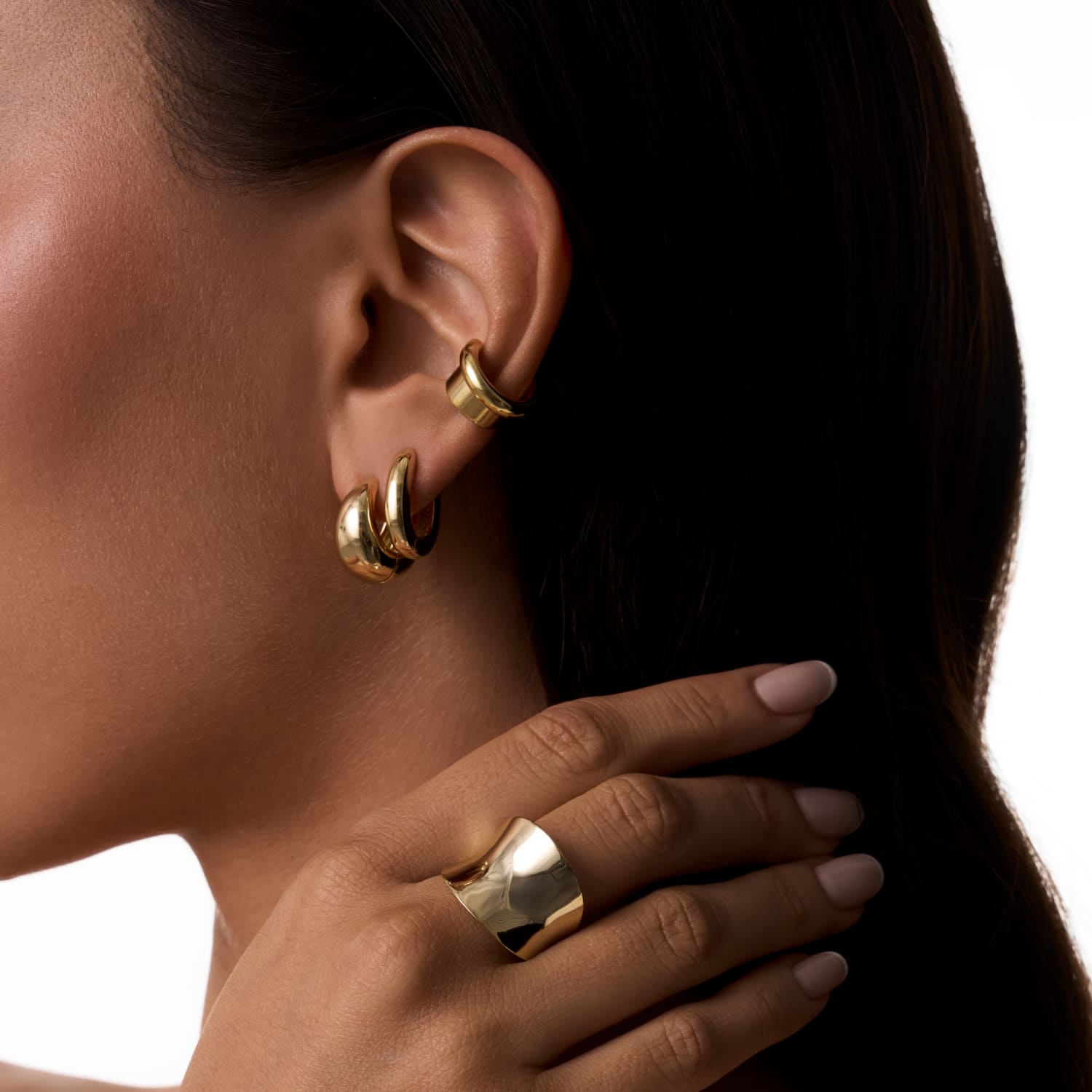 Լայն գոգավոր մատանի՝ պատրաստված դեղին ոսկով պատված արծաթից MIE