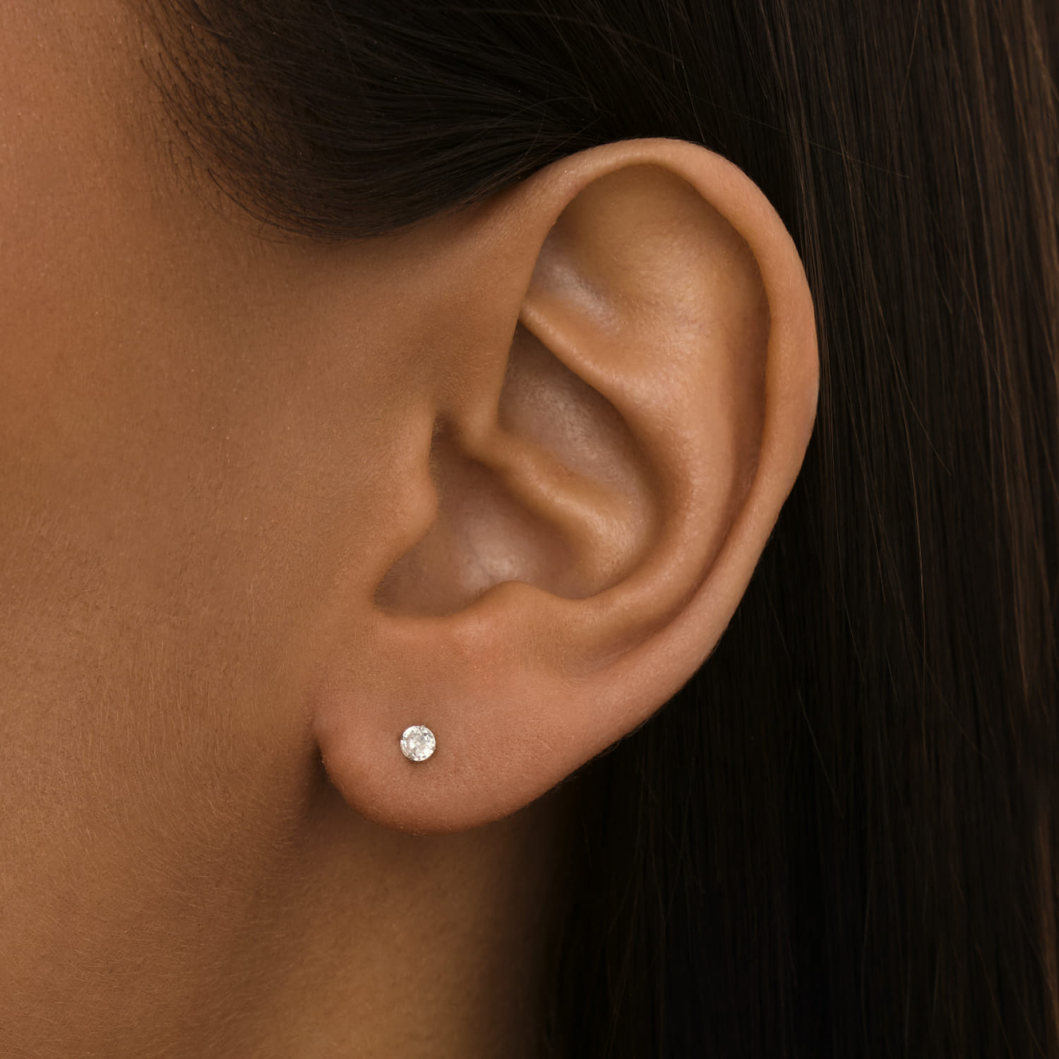 

Серебряные серьги гвоздики с фианитом MIE