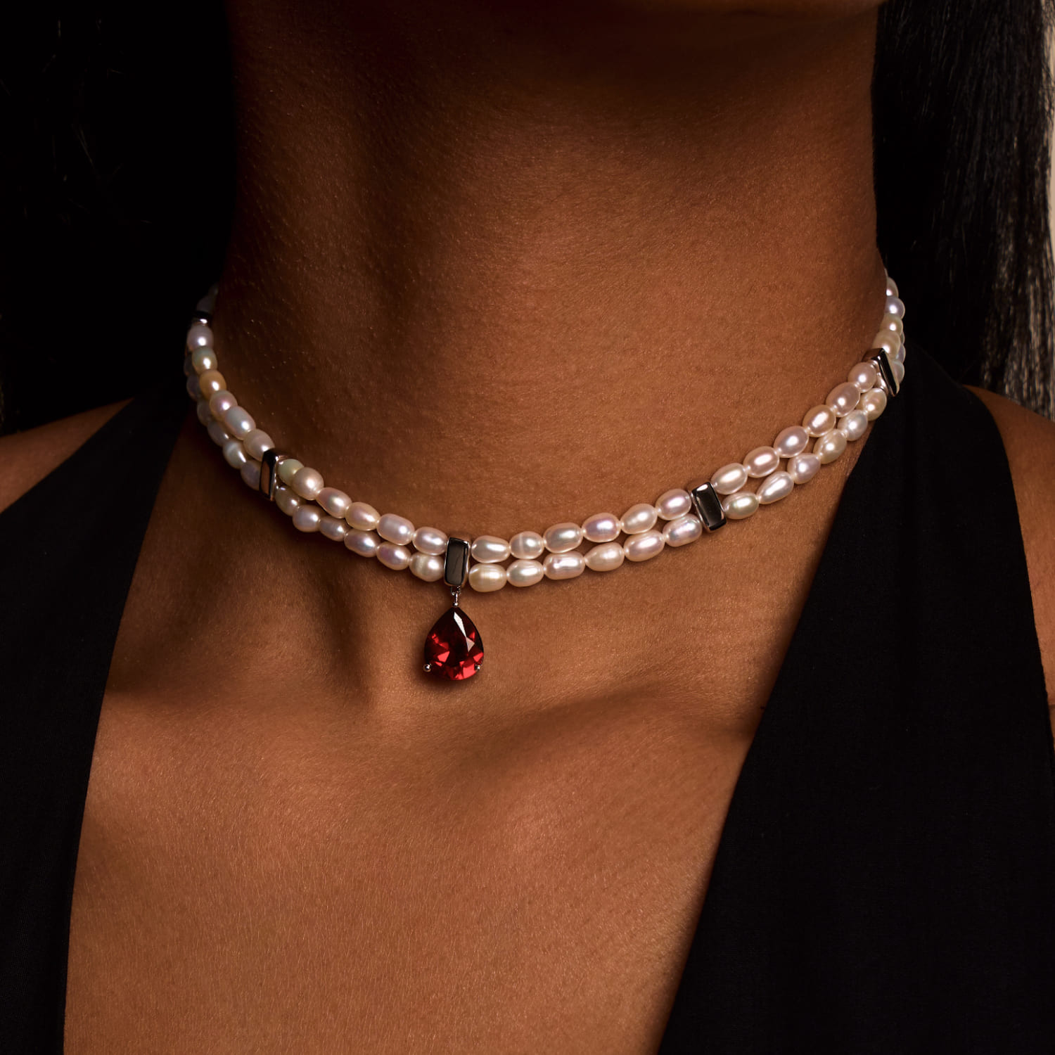 Արծաթե չոկեր SICILIA մարգարիտներով և կարմիր քարով՝ MIE