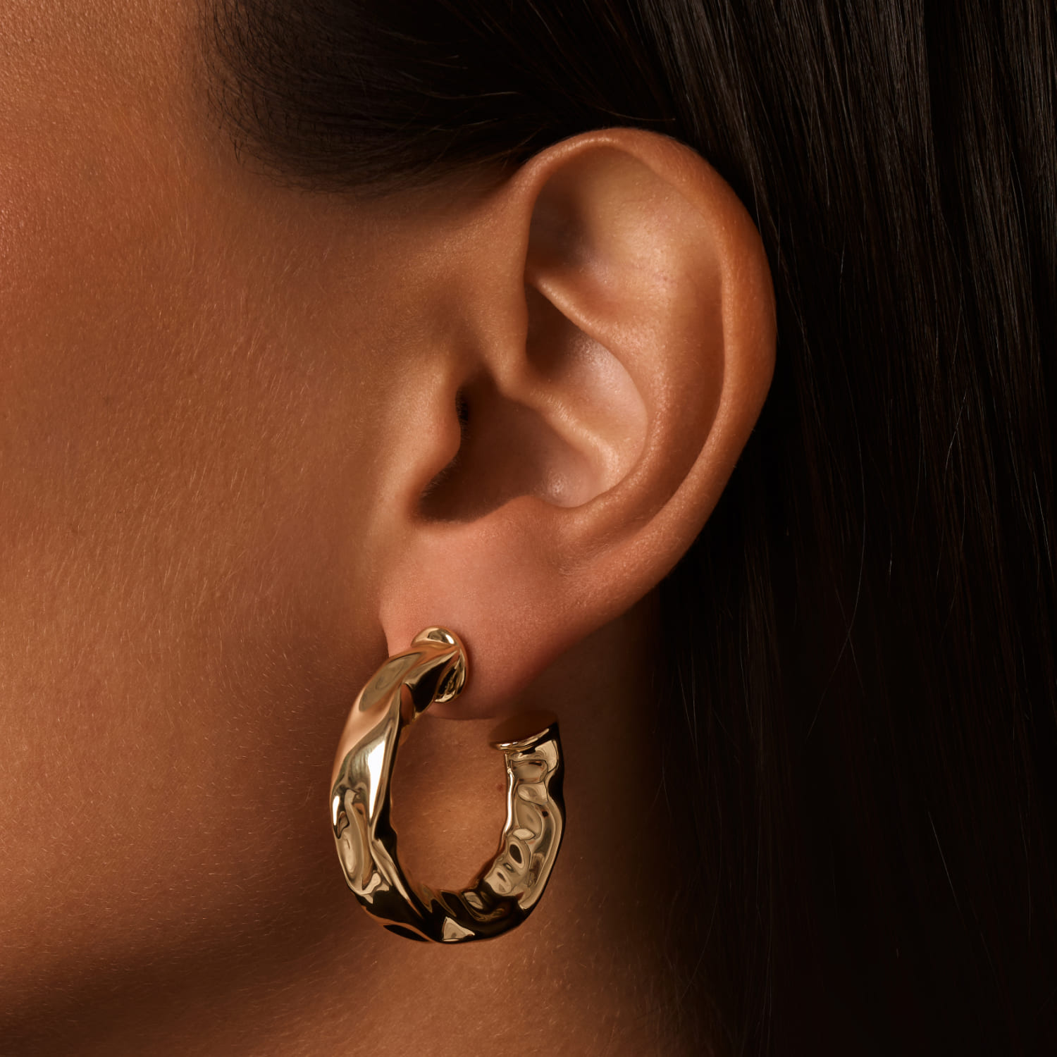 

Крупные серьги-кольца PENELOPE из серебра в покрытии желтое золото MIE