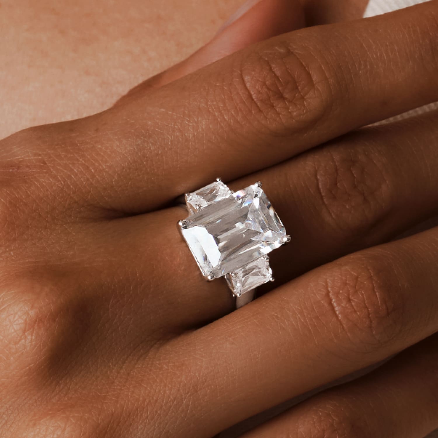 

Серебряное крупное кольцо A LA RUSSE с фианитами MIE