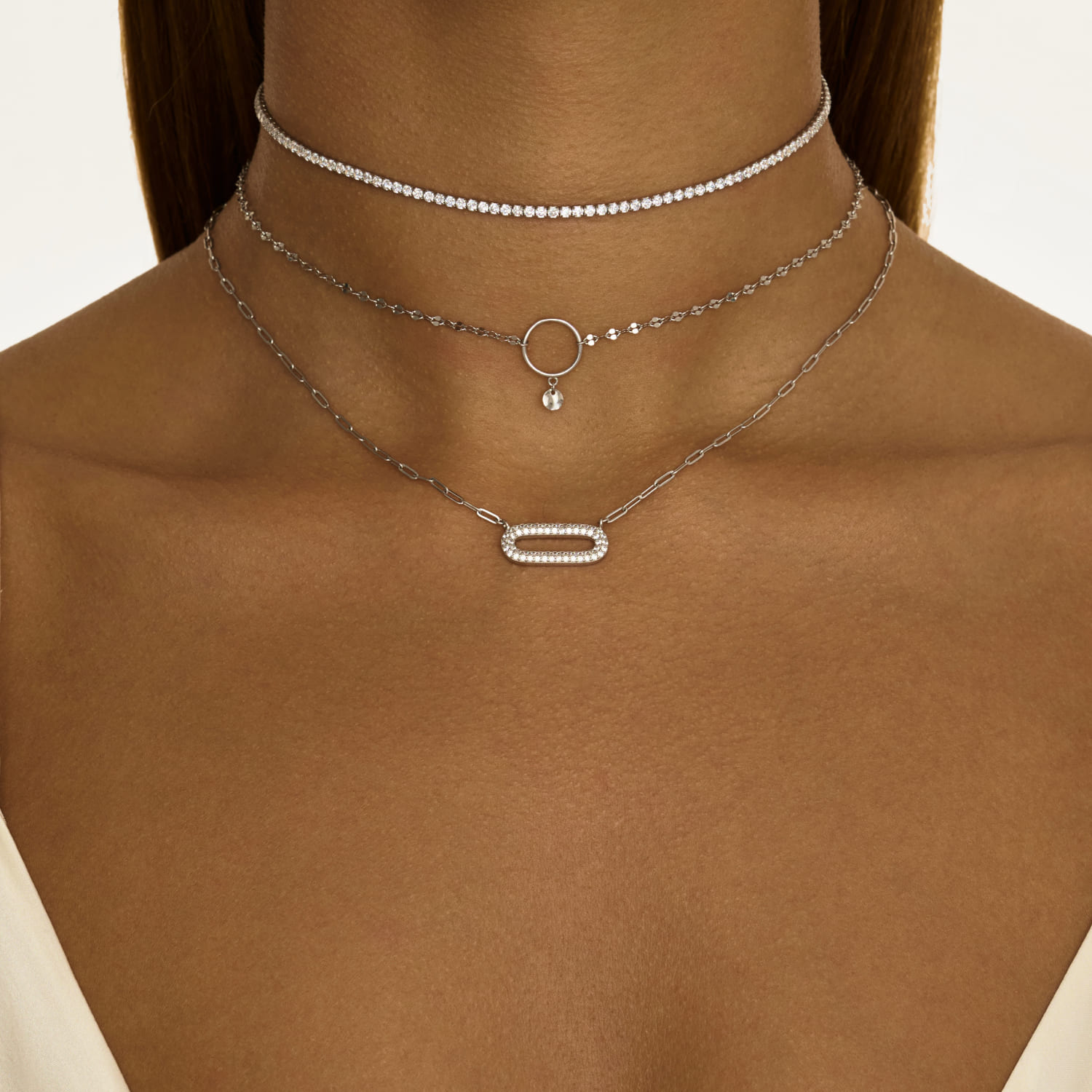 

Серебряное колье с фианитами и крупными звеньями MIE