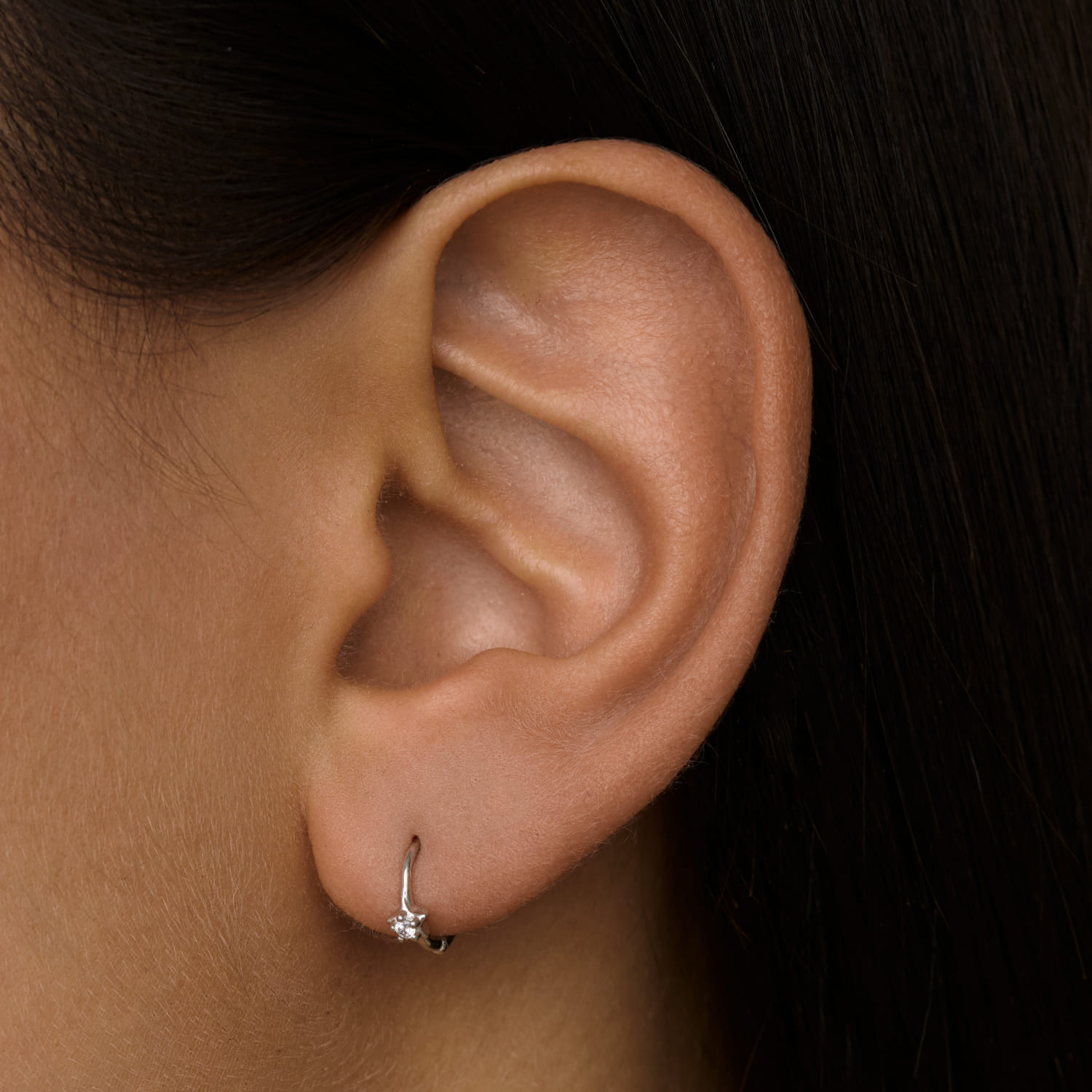 

Серебряная моносерьга кликер с фианитом MIESTILO MIE