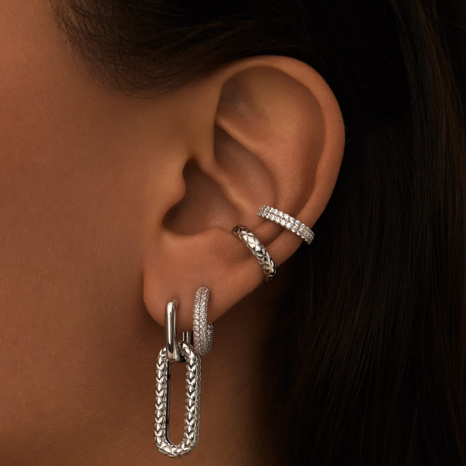 Արծաթե թևնոց՝ MIE-ի կողմից պատրաստված խորանարդ ցիրկոնիումի ցրմամբ և բացման մեխանիզմով