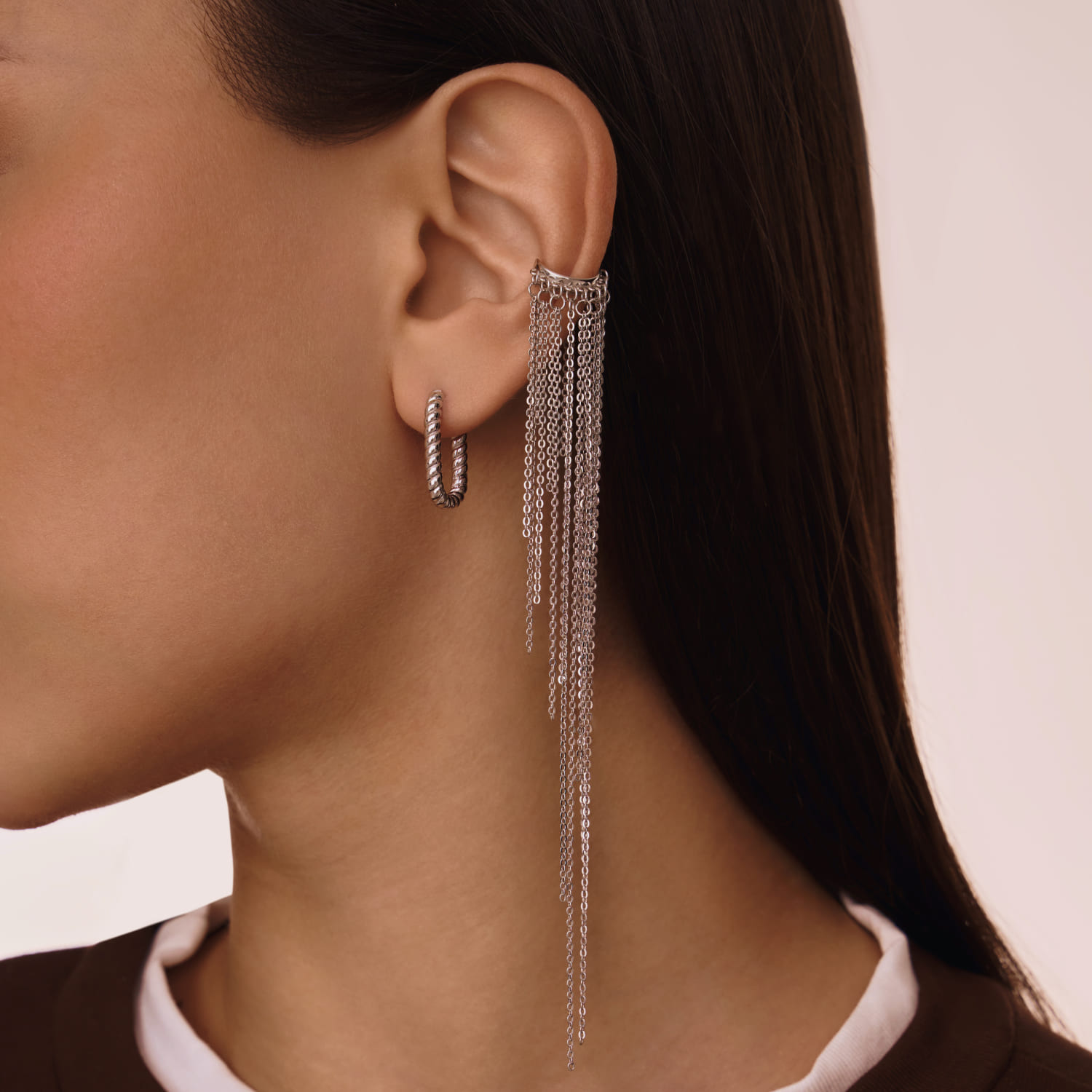 Արծաթագույն շեշտադրող թևնոց երկար շղթաներով MIESTILO MIE