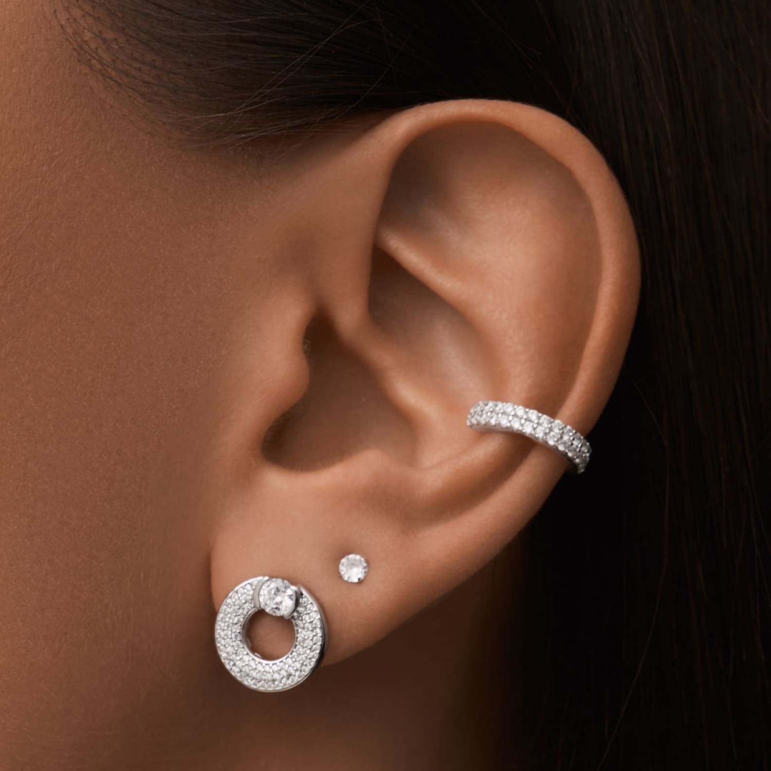 Արծաթե թևնոց՝ MIE-ի կողմից պատրաստված խորանարդ ցիրկոնիումի ցրմամբ և բացման մեխանիզմով