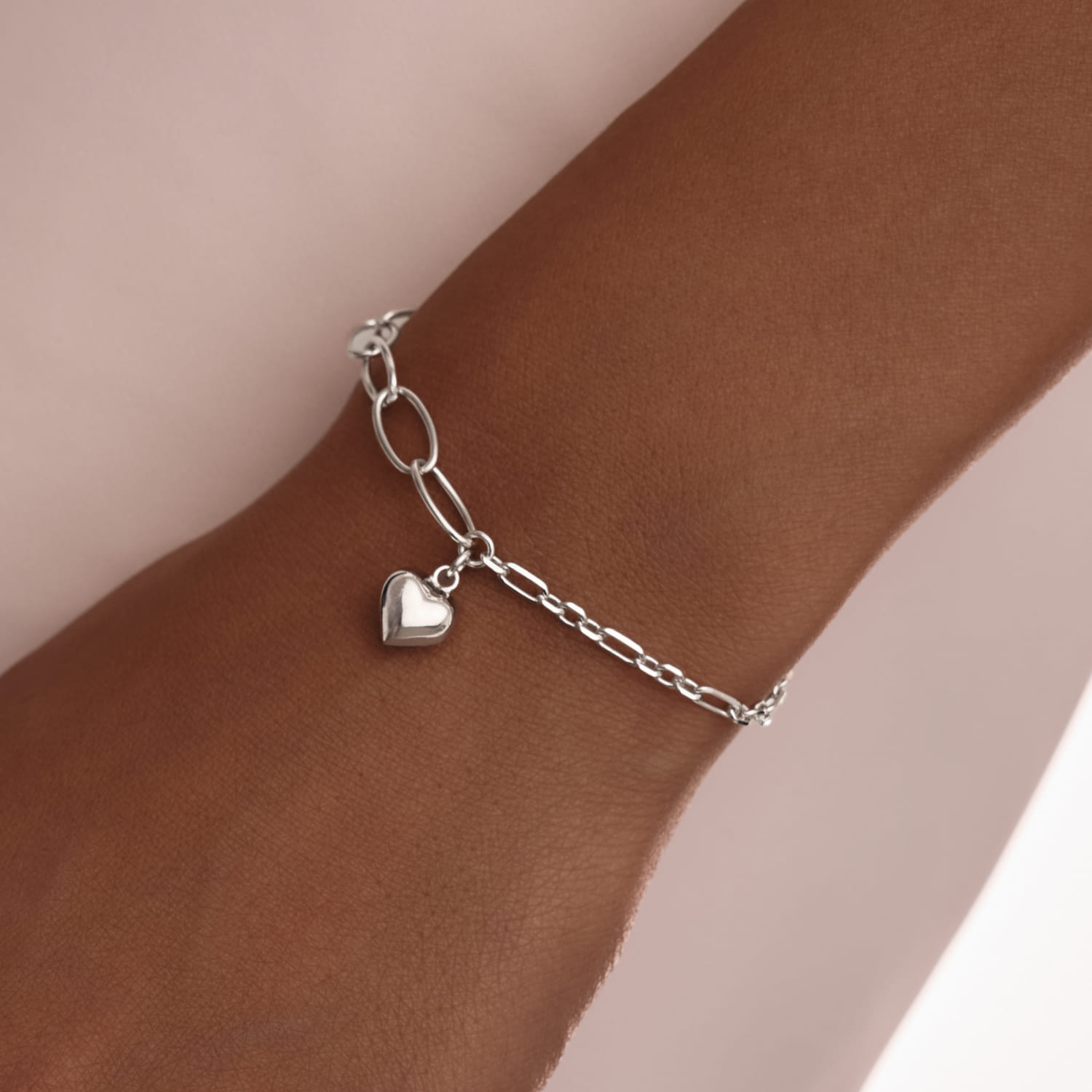 

Акцентный серебряный браслет с дутым сердцем и 2 видами цепочки MIESTILO MIE