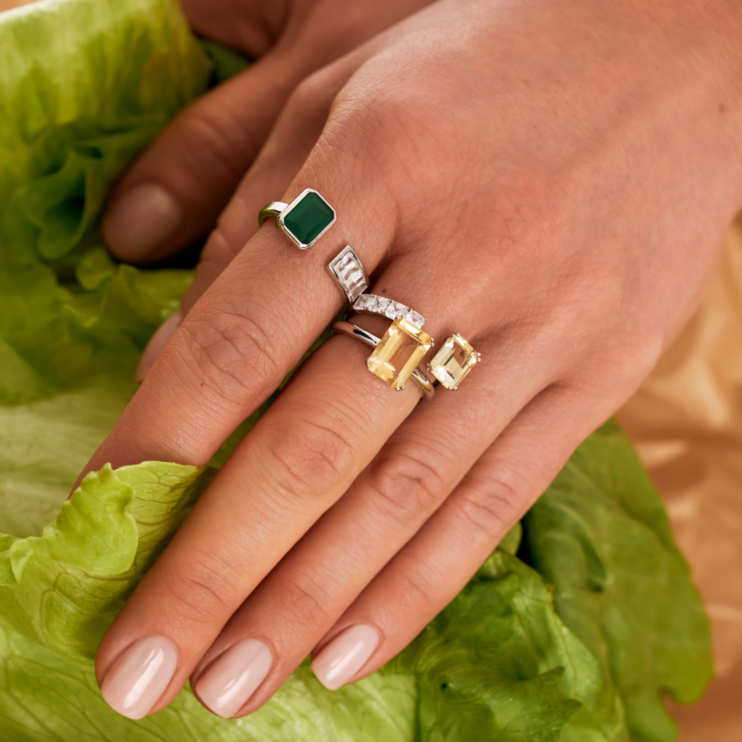 BRIGHTNESS արծաթե մատանի զմրուխտով MIE ցիտրինով