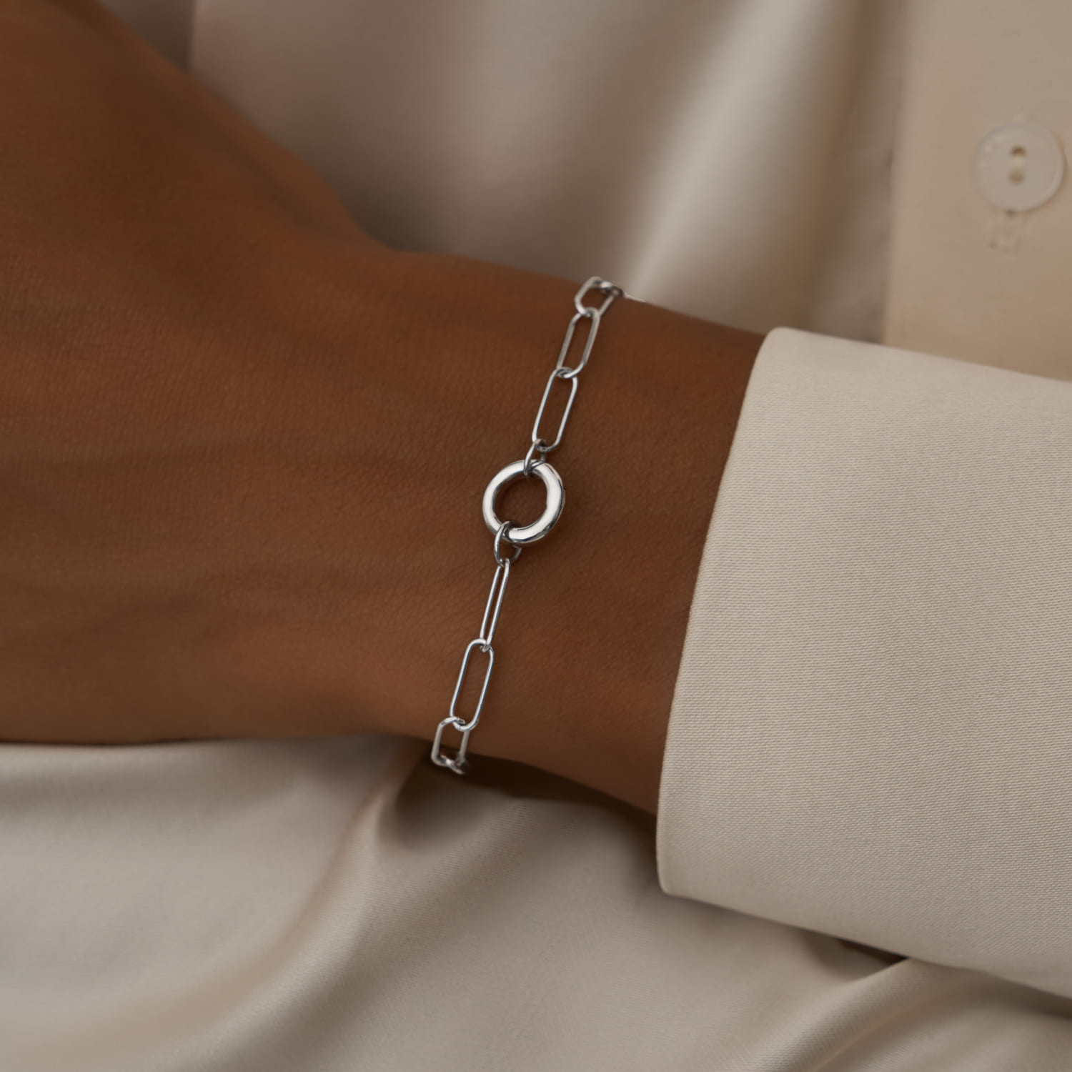 

Серебряный браслет с якорной цепью и акцентным карабином MIESTILO MIE