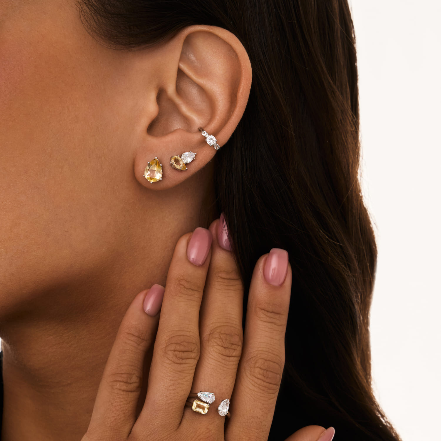 BRIGHTNESS արծաթե բաց մատանի՝ զմրուխտե ցիտրինով և MIE խորանարդ ցիրկոնիումով