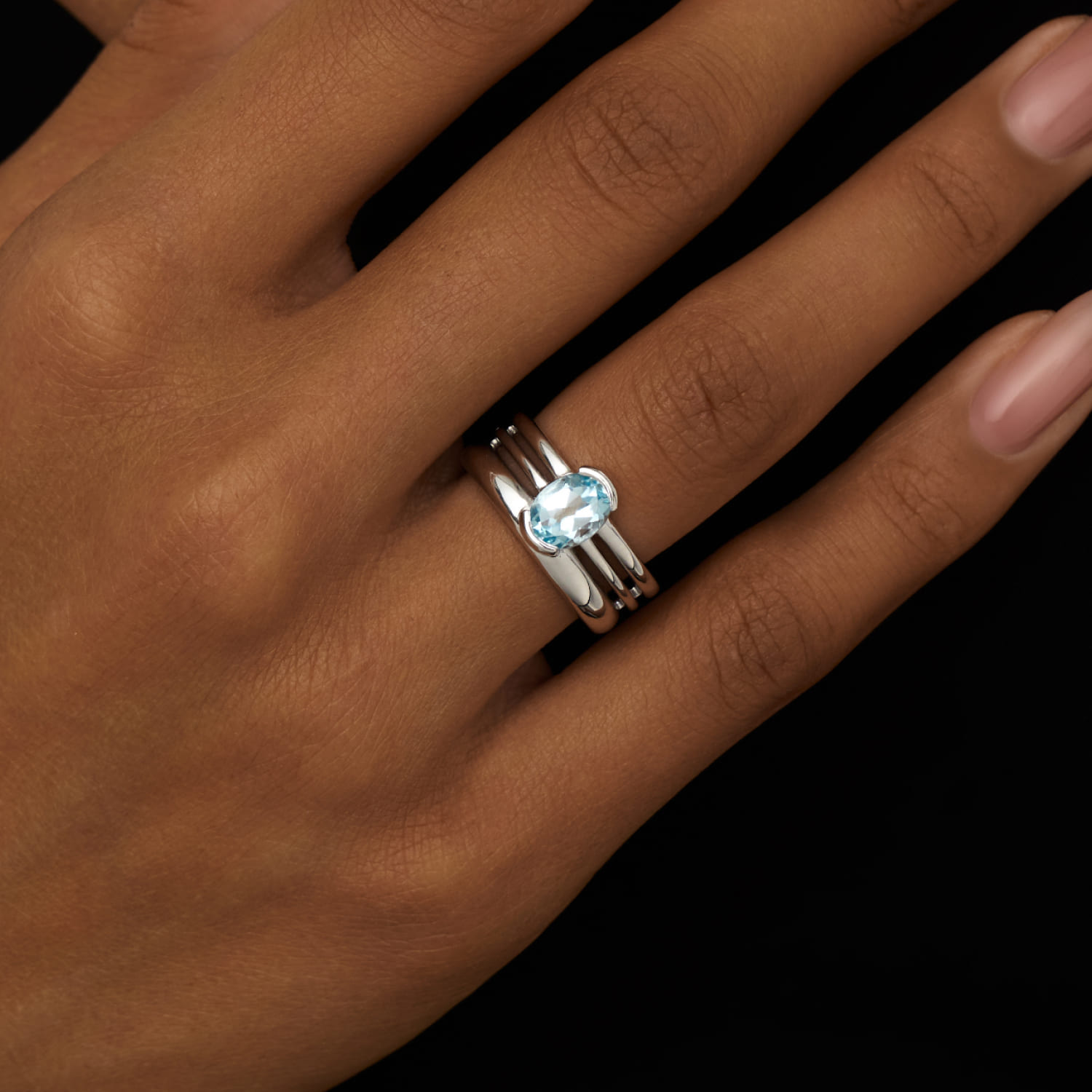 

Серебряное кольцо PURITY с топазом Sky MIE