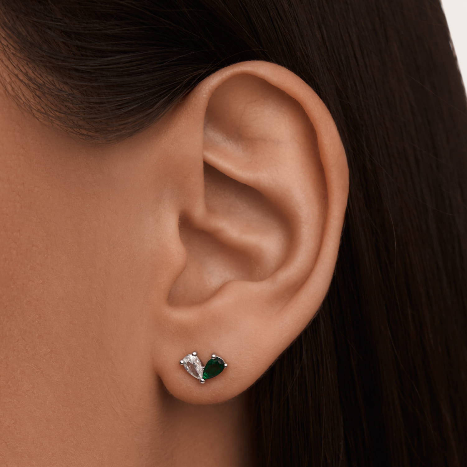 

Серебряные серьги с фианитами в огранке груша MIESTILO MIE