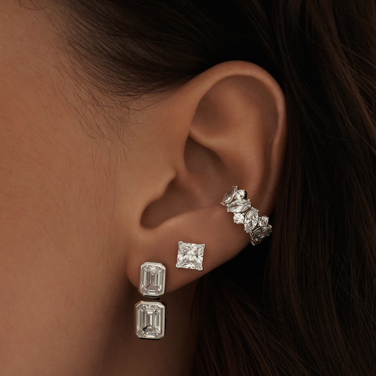 Արծաթե թևնոց՝ խորանարդ ցիրկոնե մետալով MIE