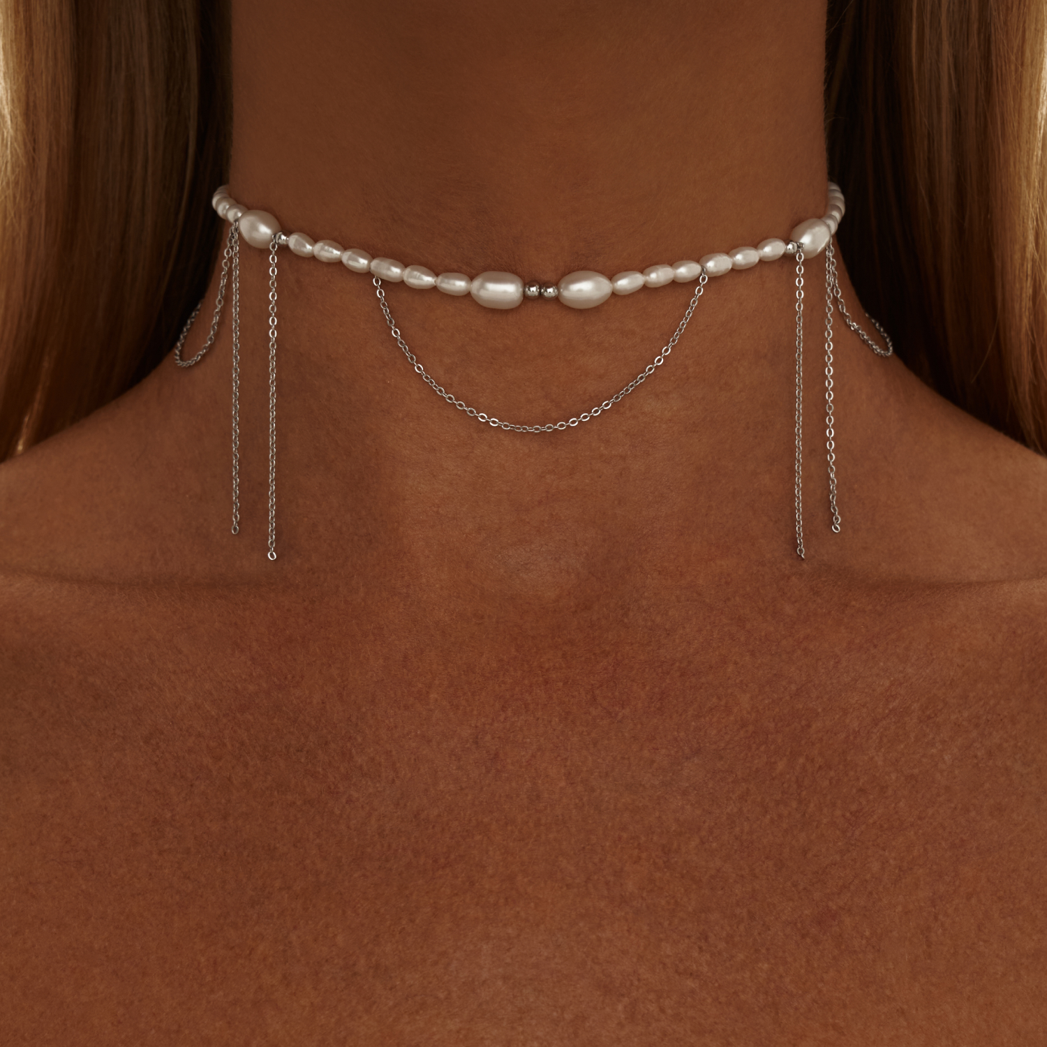 

Серебряное колье DIANA с натуральным жемчугом и цепями MIE