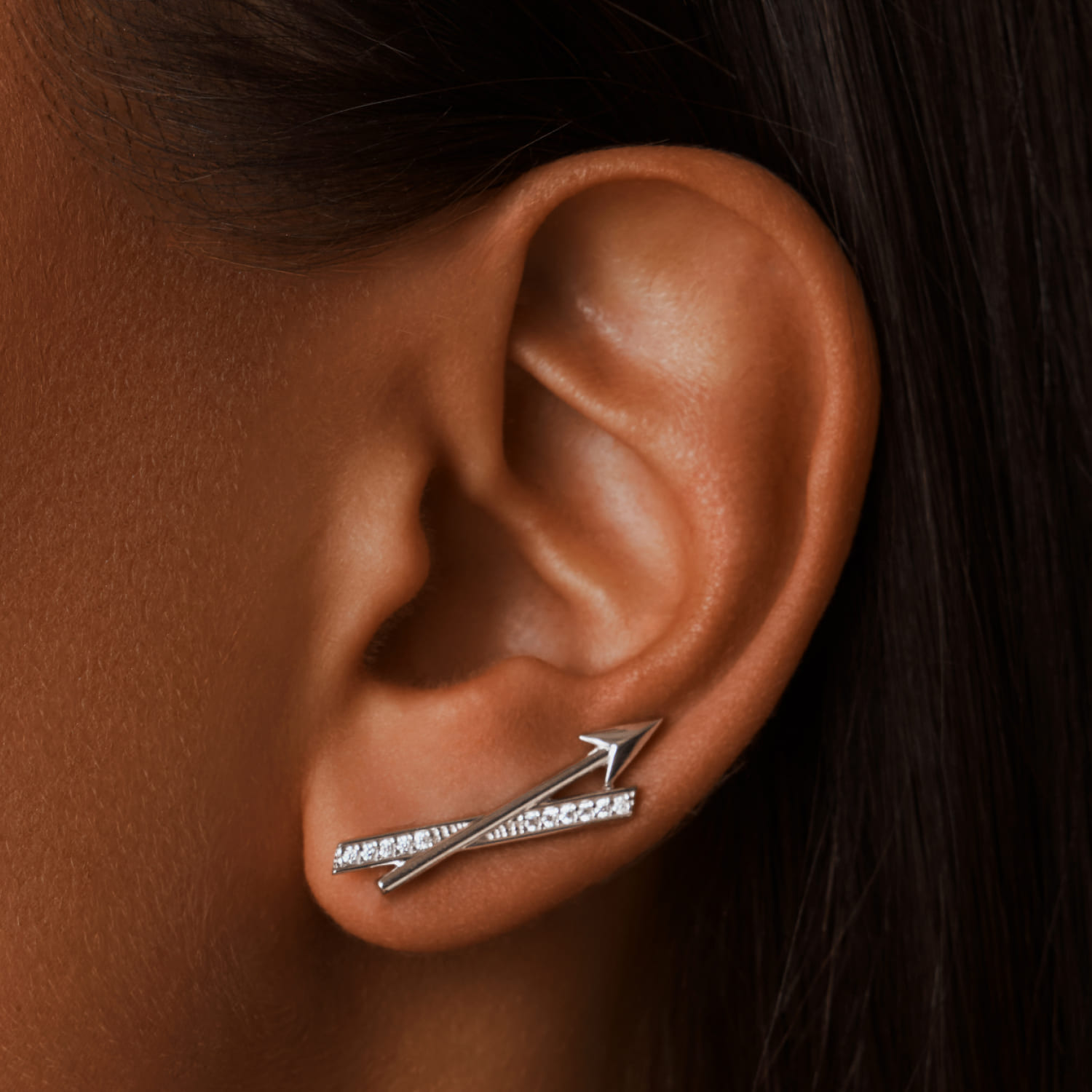 

Серебряные серьги-клаймберы EROS с фианитами MIE