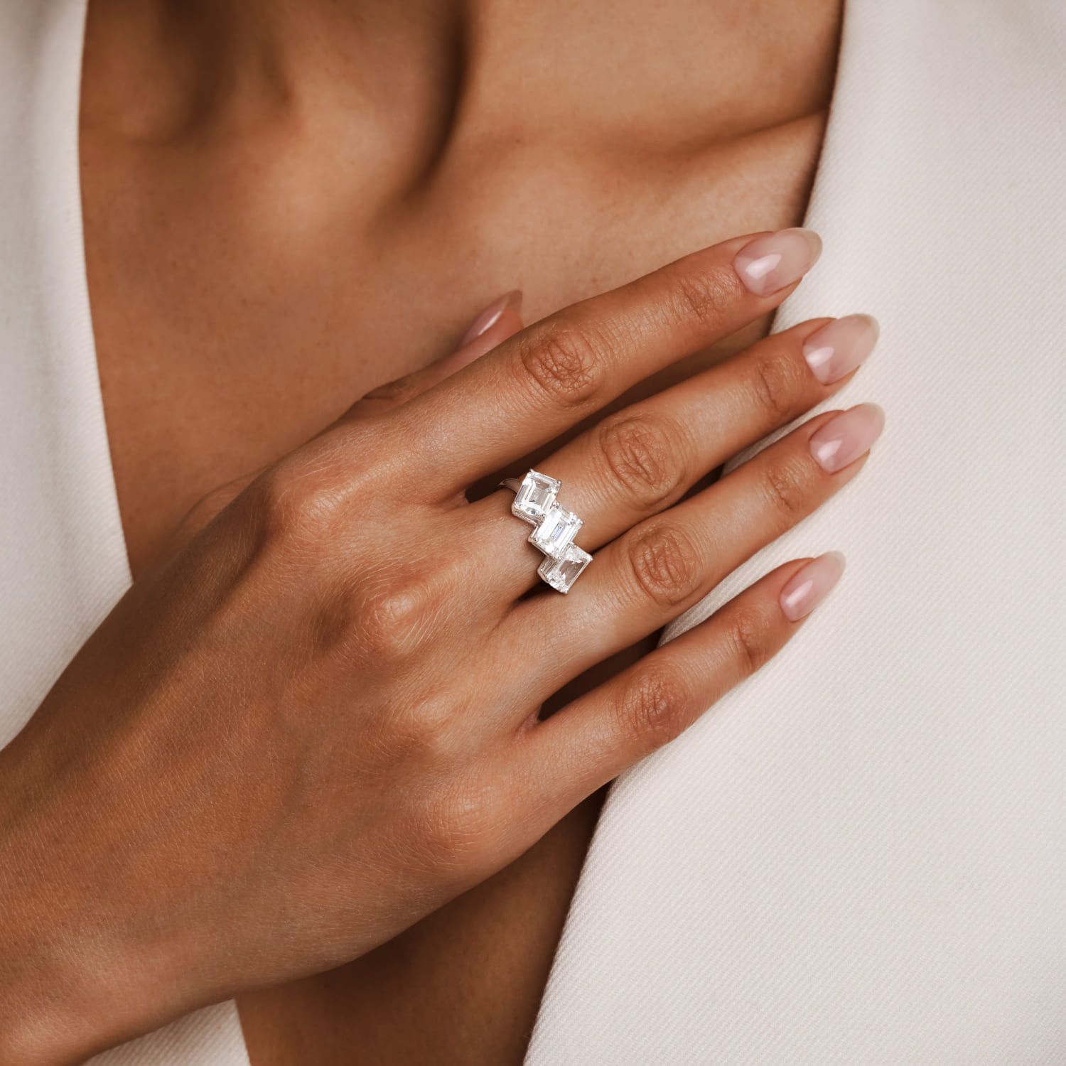 Արծաթե մատանի A LA RUSSE՝ երեք խորանարդ ցիրկոնե քարերով MIE