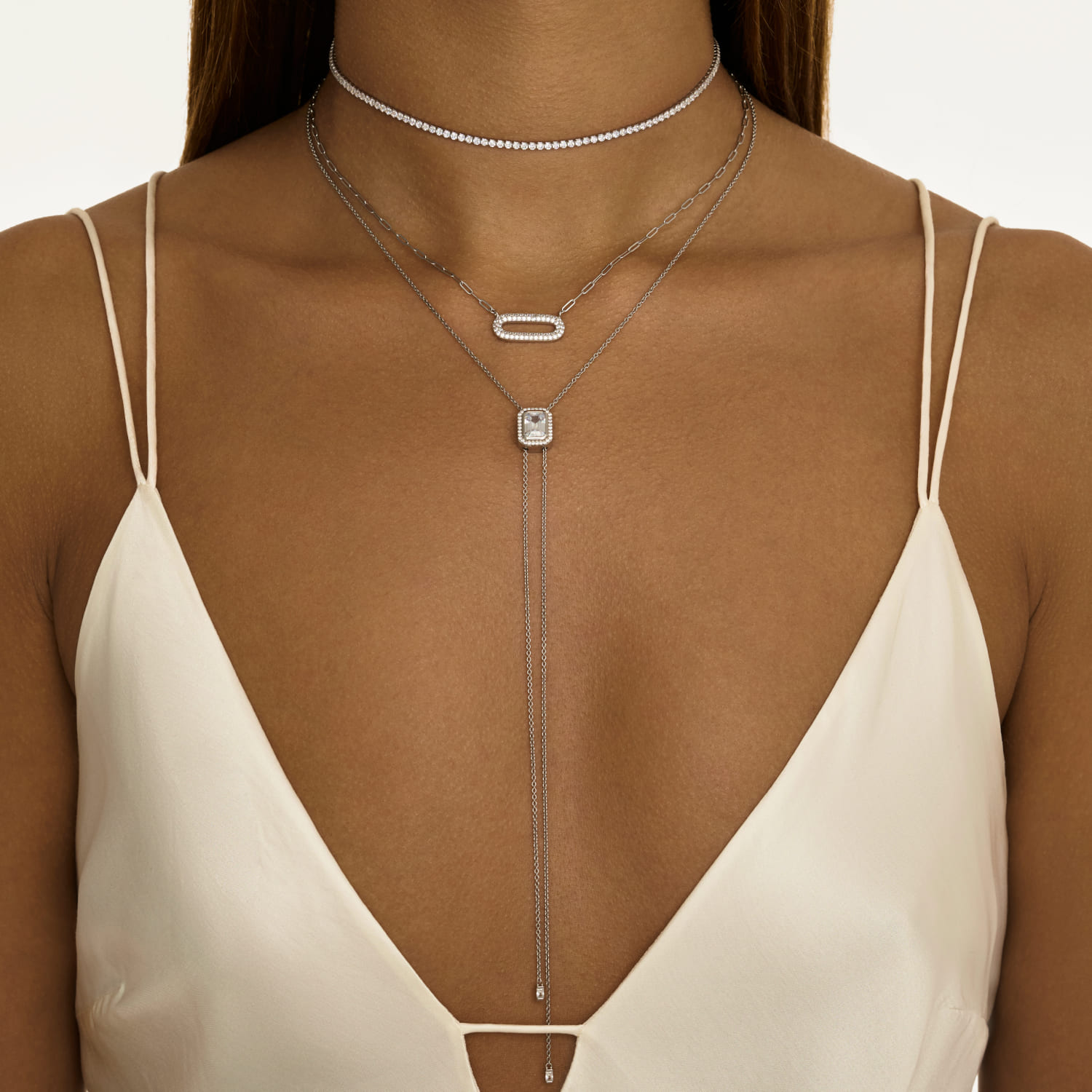 Արծաթե չոկե վզնոց՝ խորանարդ ցիրկոնե մետալով MIE