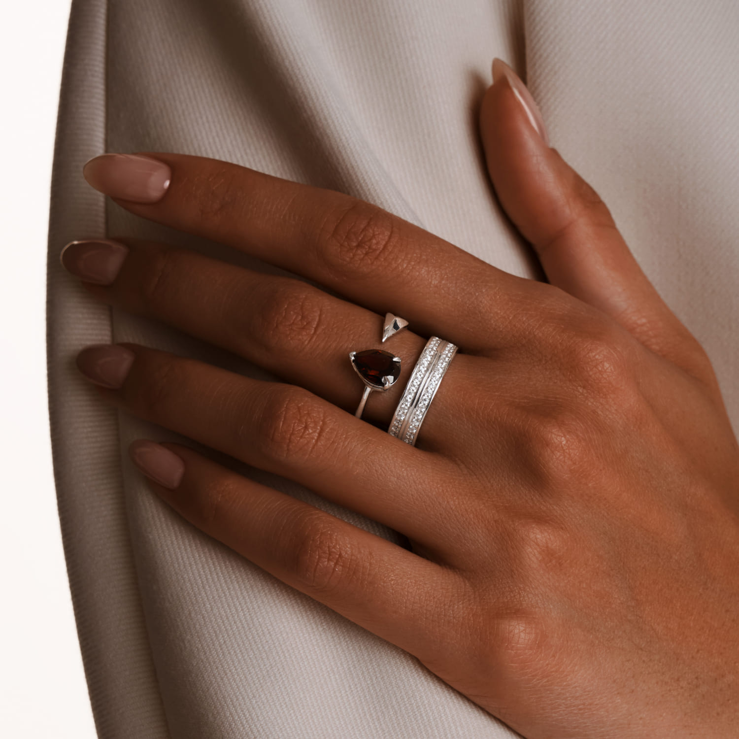 EROS արծաթե մատանի բնական նռնակով MIE