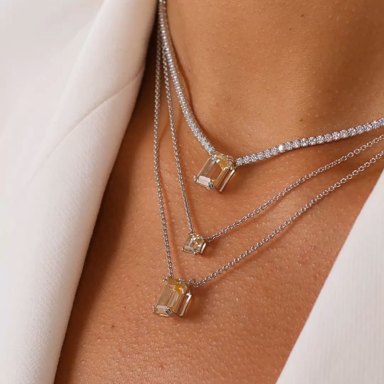 Արծաթե վզնոց BRIGHTNESS ցիտրինե զմրուխտով MIE