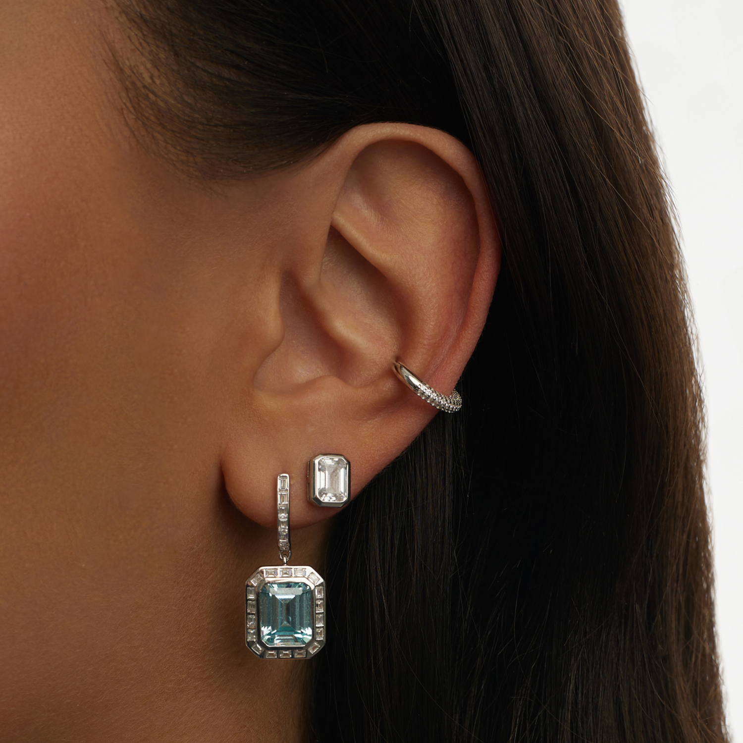 Արծաթե հիմքով թևնոց՝ խորանարդ ցիրկոնիումով MIE