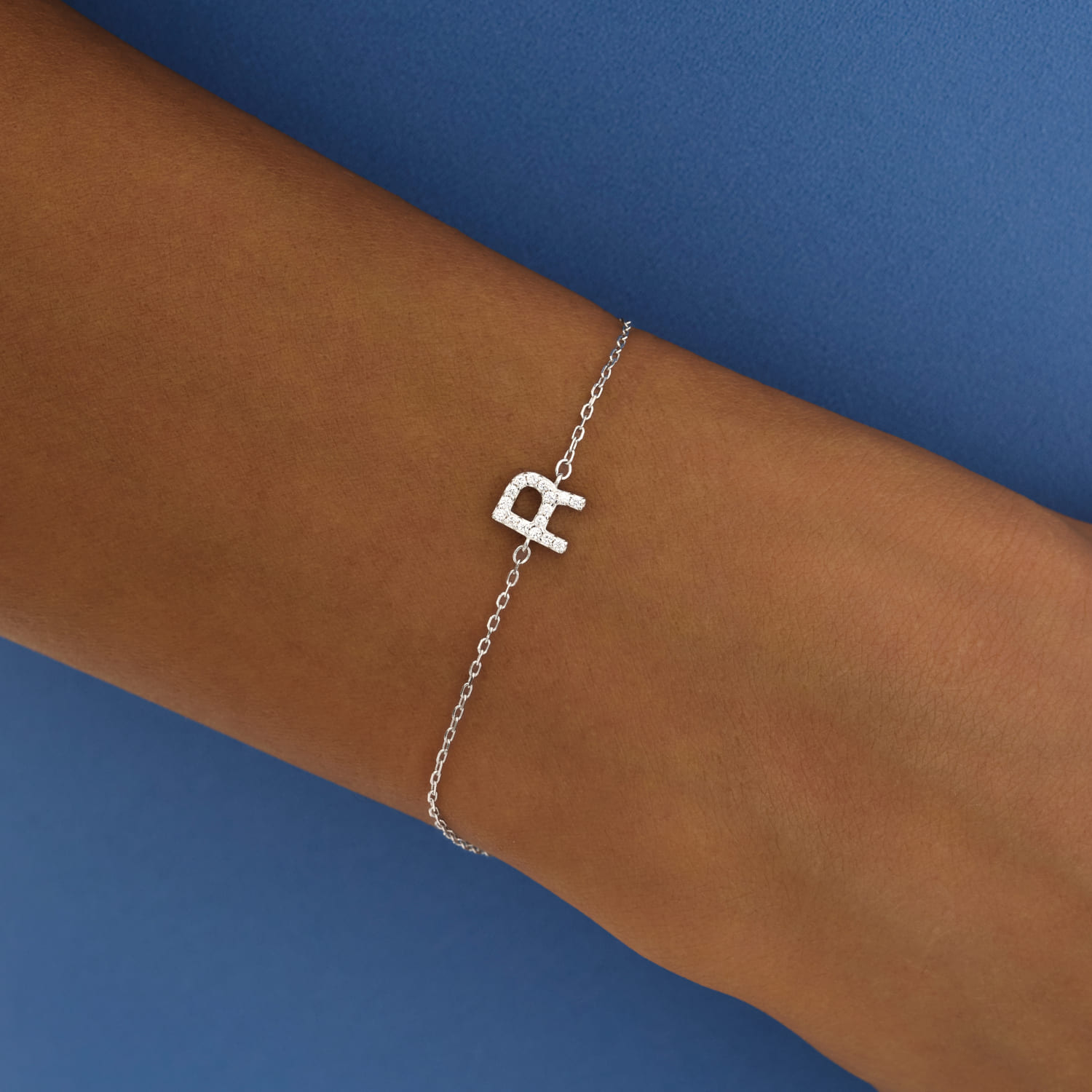 

Серебряный браслет с буквой R MIESTILO MIE