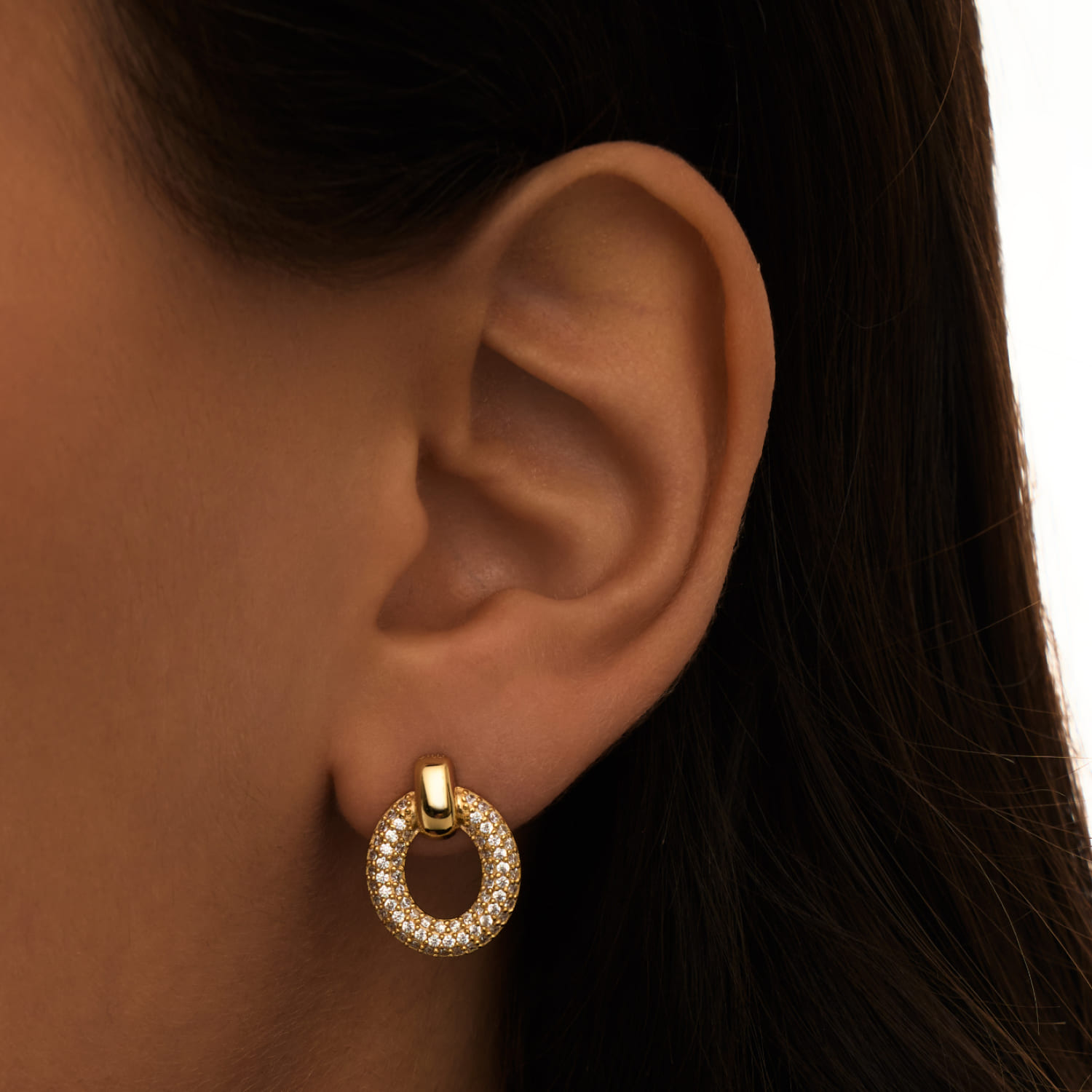 

Серебряные серьги-пусеты с фианитами в покрытии желтое золото MIE