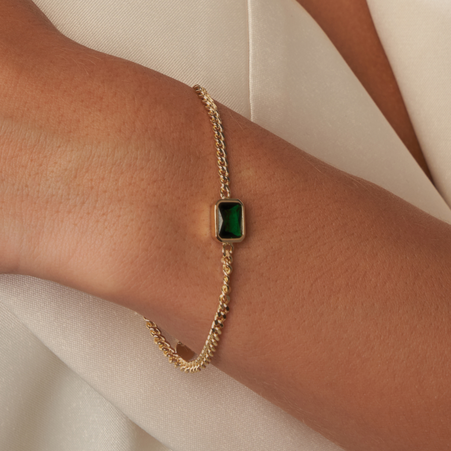 Էլիզաբեթ Արծաթե ապարանջան՝ խորանարդ ցիրկոնե քարերով, դեղին ոսկեզօծ MIE