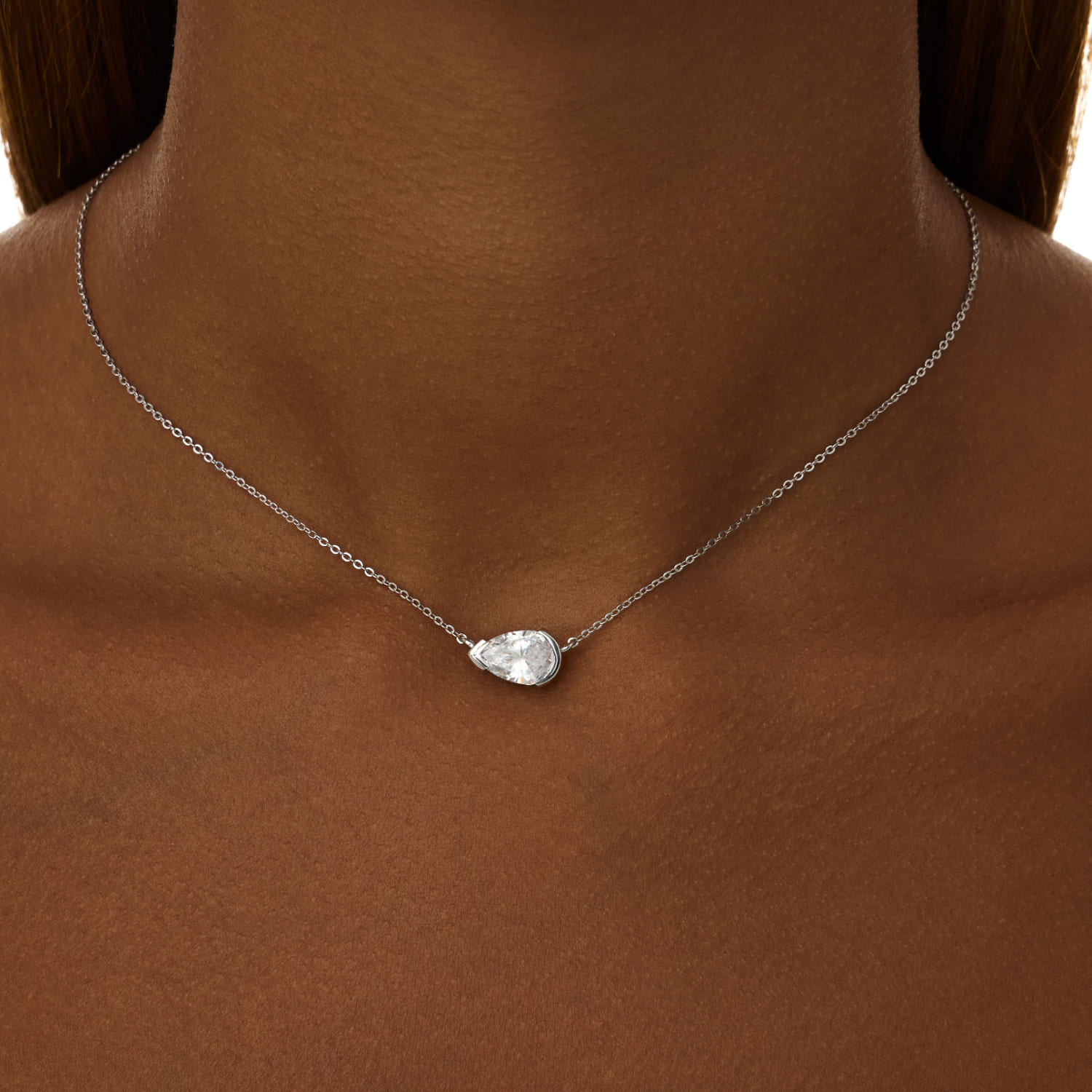 

Серебряное колье PURITY с белым топазом MIE