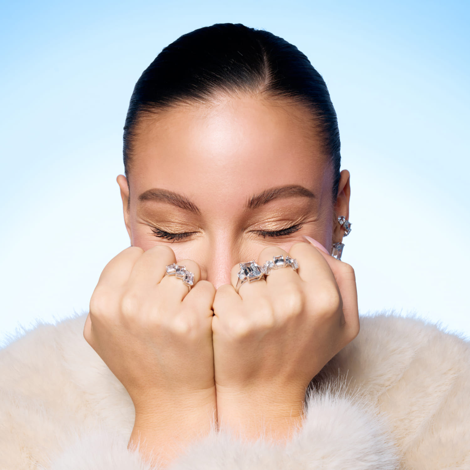 Արծաթե մատանի A LA RUSSE խորանարդ ցիրկոնե մետալով MIE