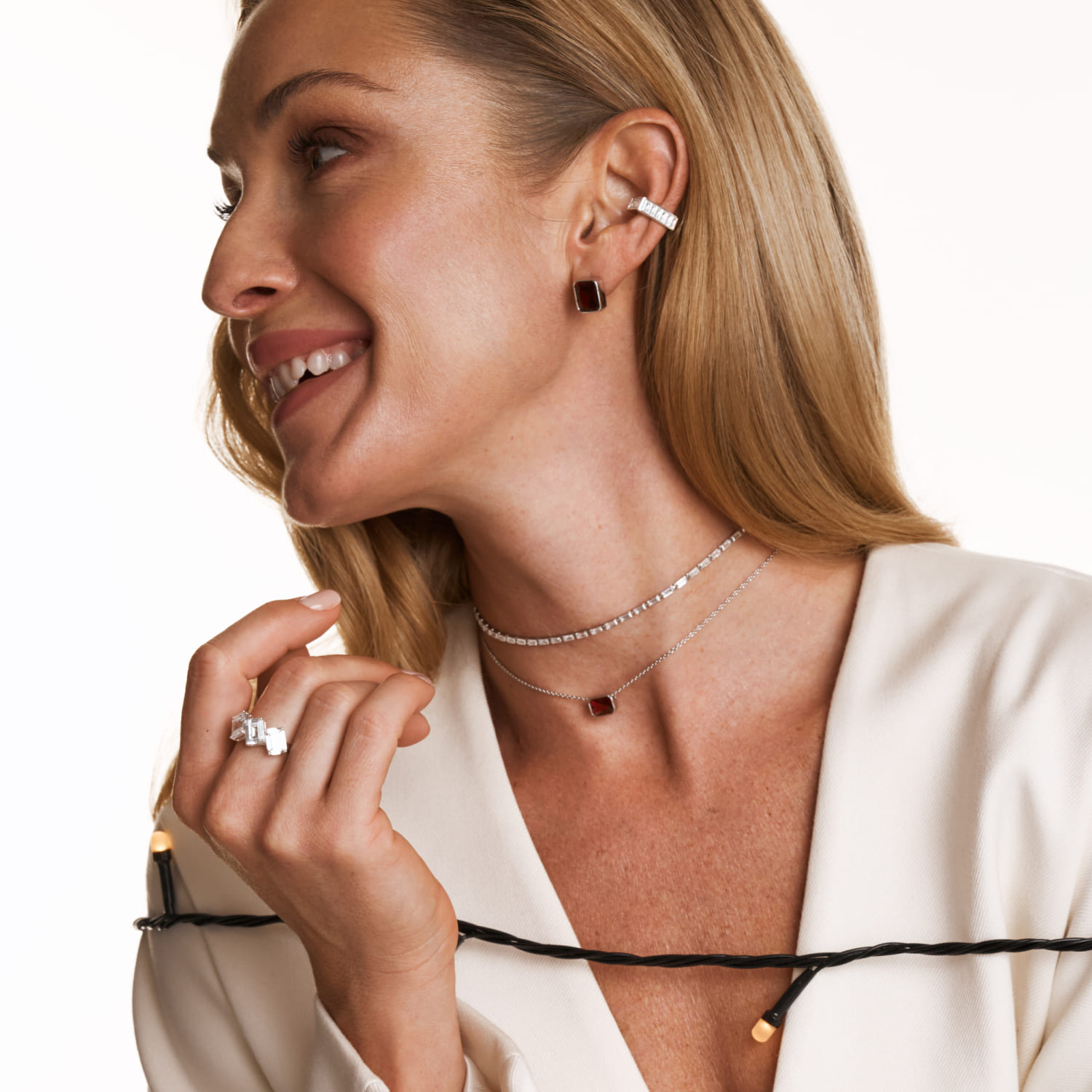 Արծաթե մատանի A LA RUSSE՝ երեք խորանարդ ցիրկոնե քարերով MIE