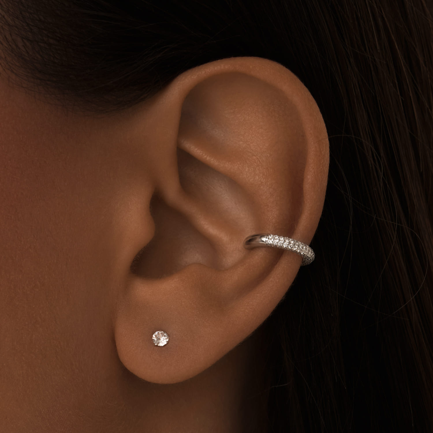 

Серебряный базовый кафф с фианитами MIE