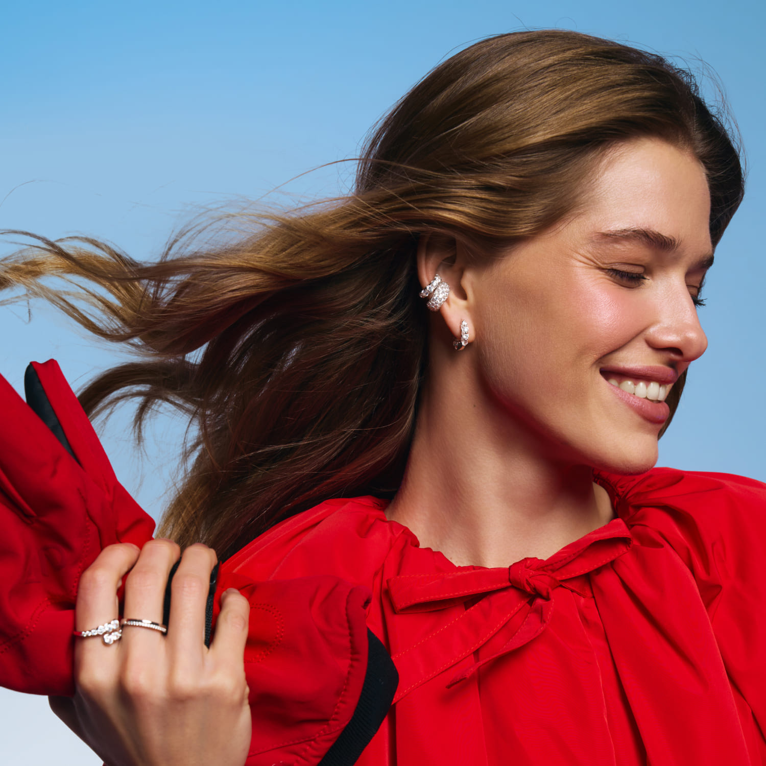 Արծաթե մատանի՝ խորանարդ ցիրկոնիումի շարքով MIE