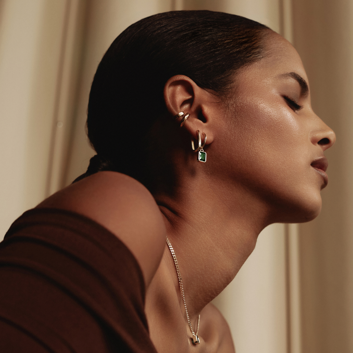 Էլիզաբեթի արծաթե ականջօղեր՝ խորանարդ ցիրկոնե սալիկներով, դեղին ոսկուց պատված MIE