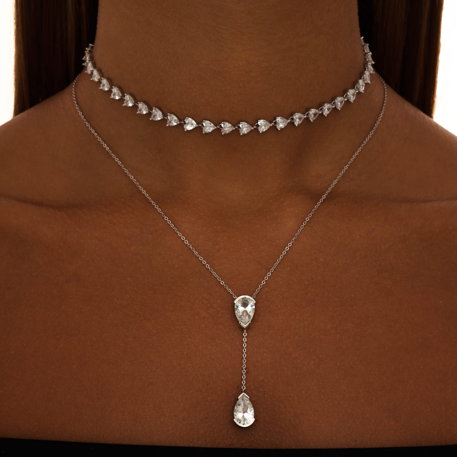 

Серебряное колье-галстук PURITY с белыми топазами MIE