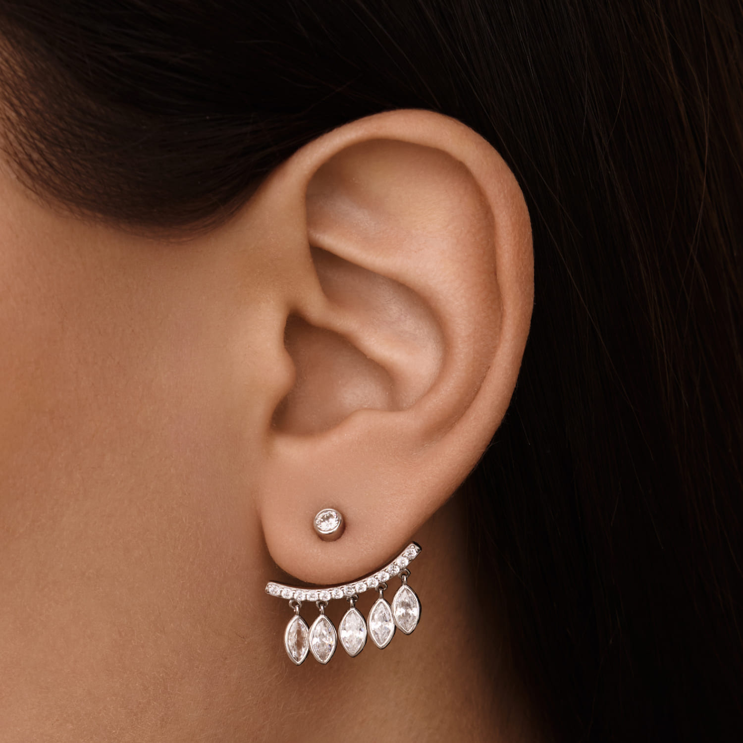 MIESTILO MIE ստեռլինգյան արծաթե ականջօղեր՝ խորանարդ ցիրկոնե մետալով