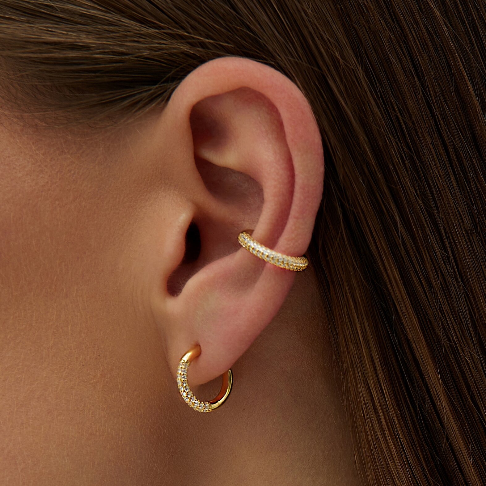 Ոսկեզօծ բազային թևնոց՝ արծաթից պատրաստված խորանարդ ցիրկոնե երիզով MIE