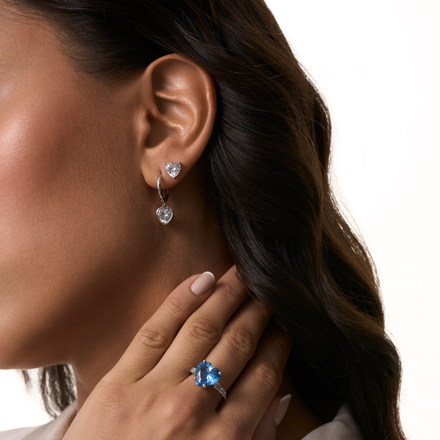 Արծաթե ականջօղեր խորանարդ ցիրկոնե մետալով Angel MIE