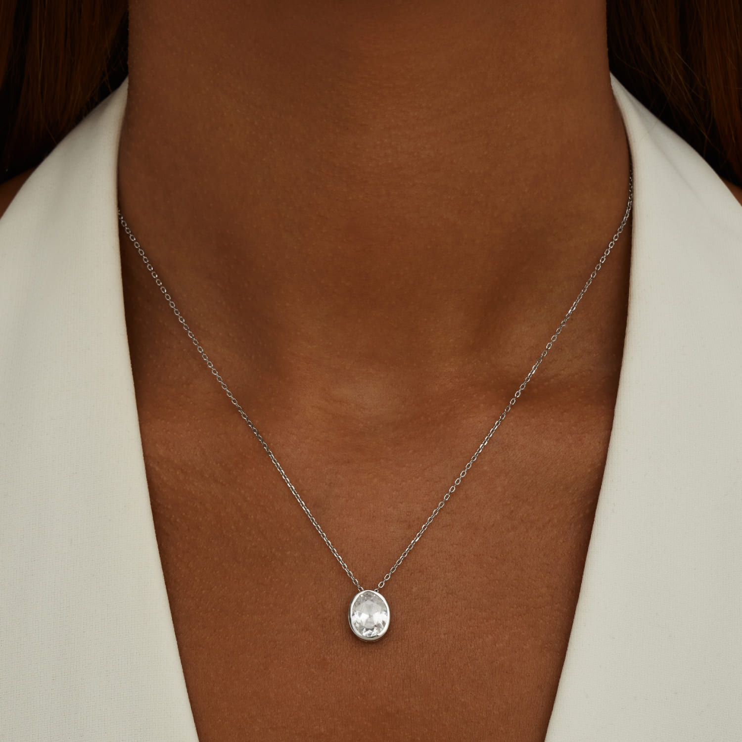 

Серебряное колье с овальной подвеской с фианитом MIE