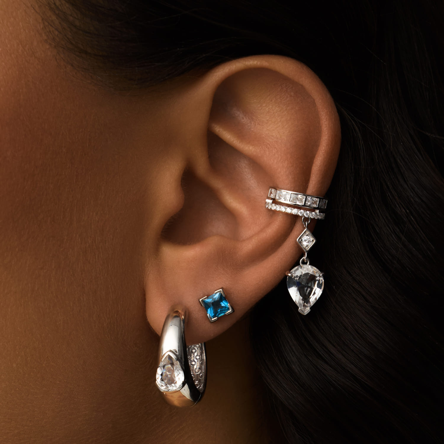 

Серебряные серьги PURITY с белым топазом MIE