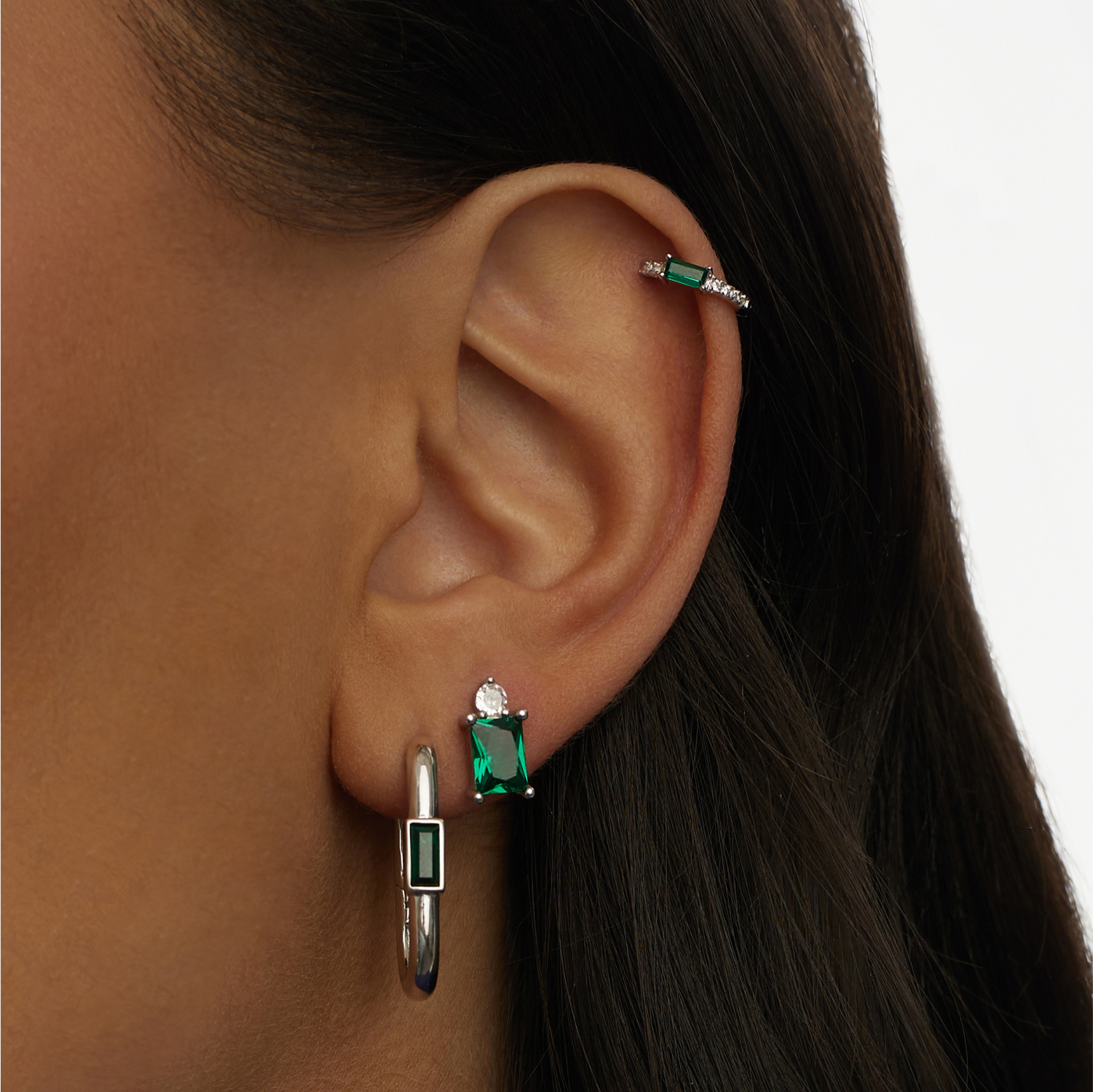 «Էներգիա» արծաթե ականջօղեր՝ կանաչ խորանարդ ցիրկոնիումով MIE-ից