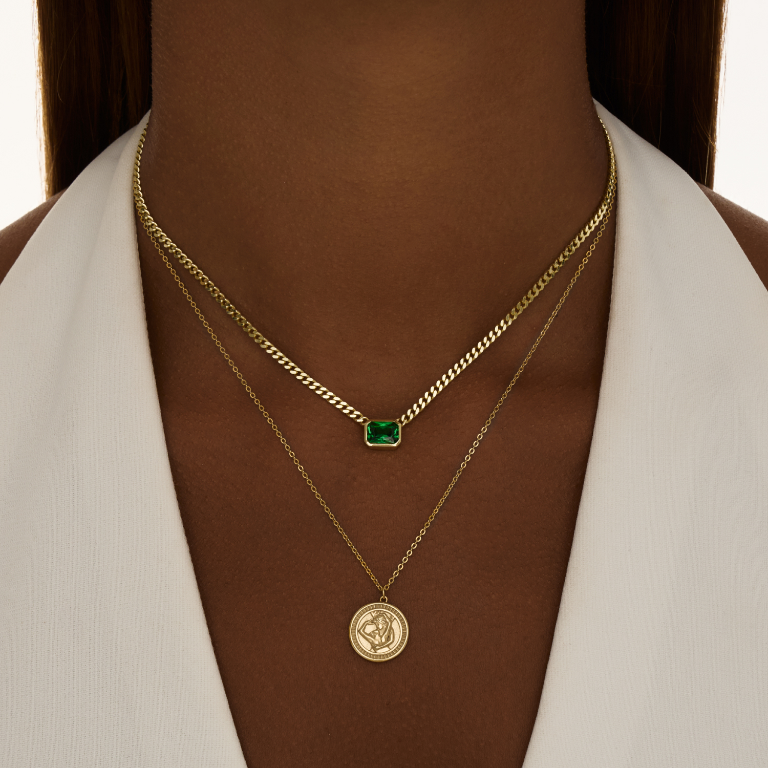 Եղիսաբեթի արծաթե վզնոց՝ խորանարդ ցիրկոնե քարերով, դեղին ոսկեջրած MIE