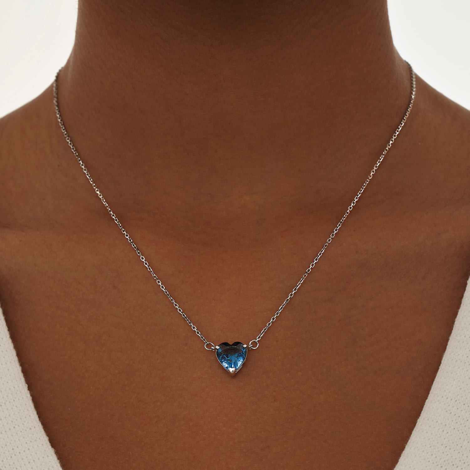 

Серебряная подвеска с синим фианитом в огранке сердце MIESTILO MIE