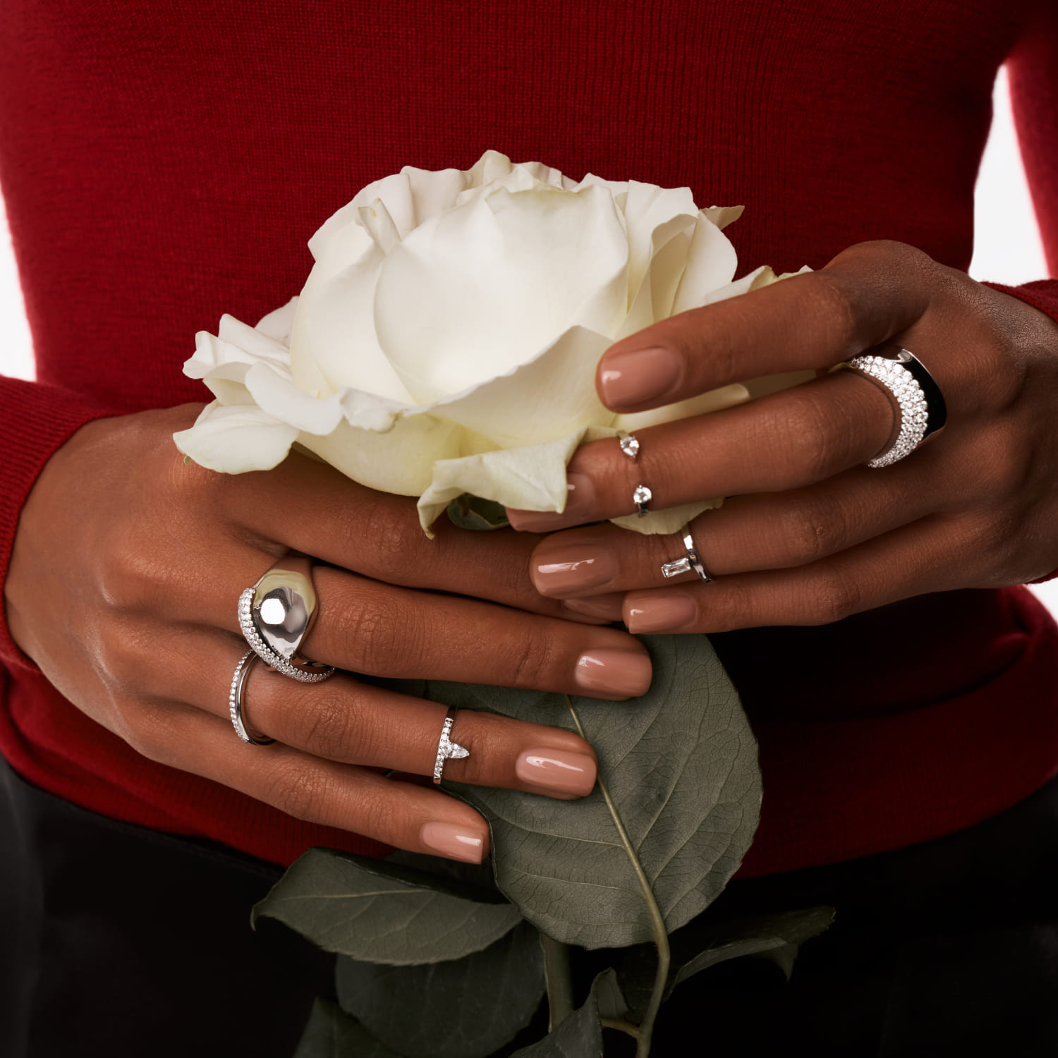 Արծաթե մատանի՝ խորանարդ ցիրկոնիումի շարքով MIE