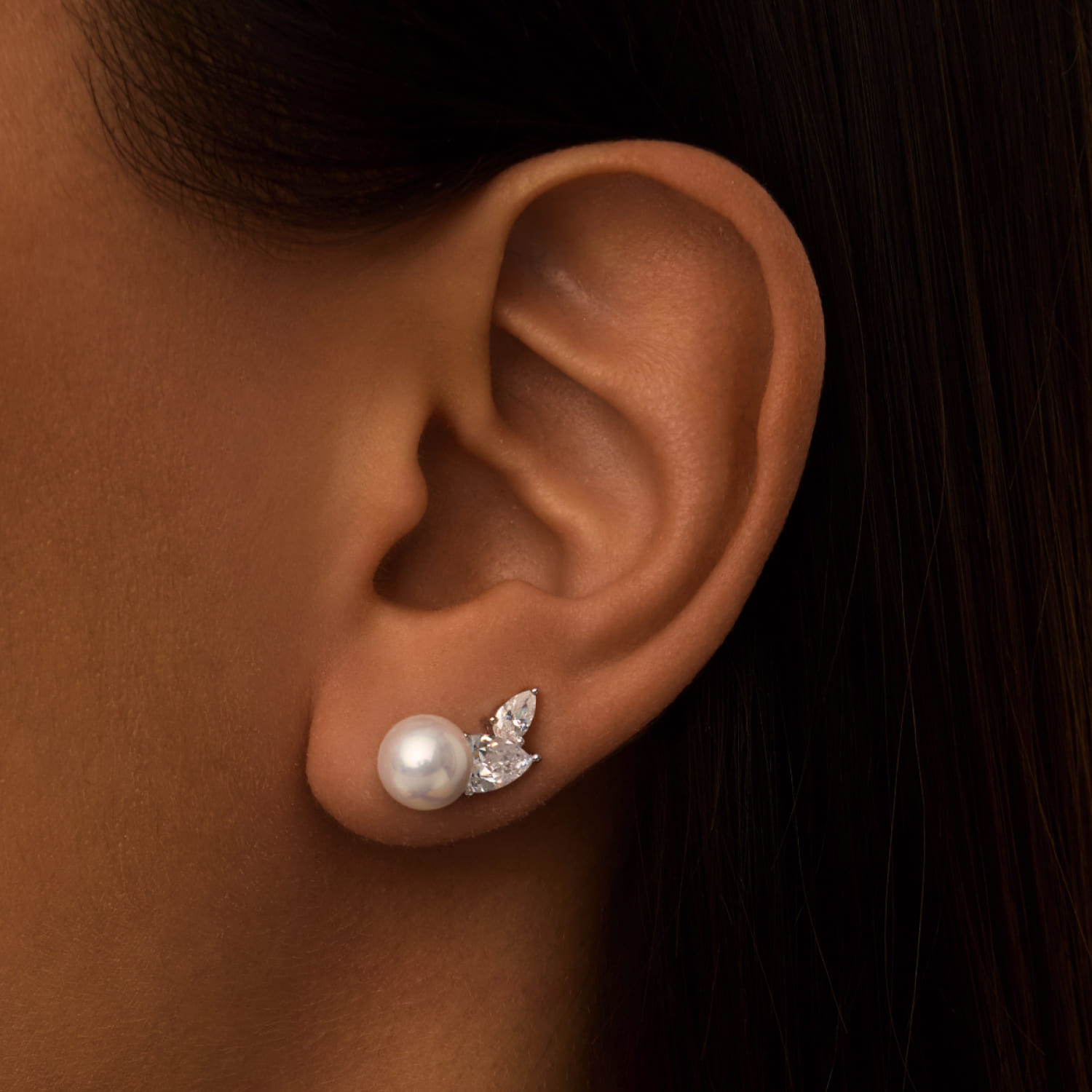 Серебряные серьги-клаймберы SICILIA с жемчугом и фианитами MIE